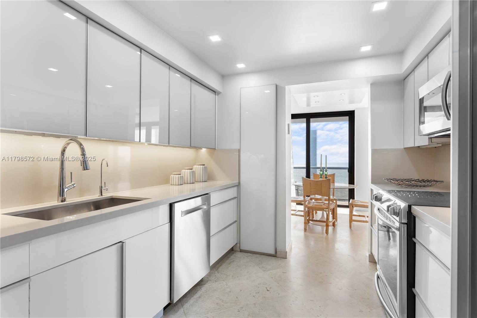 TURNBERRY ISLE SOUTH COND - Residential