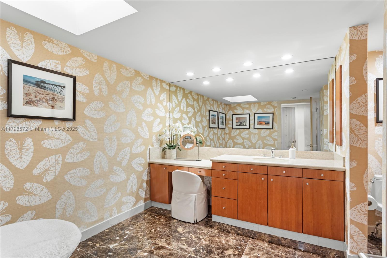 TURNBERRY ISLE SOUTH COND - Residential