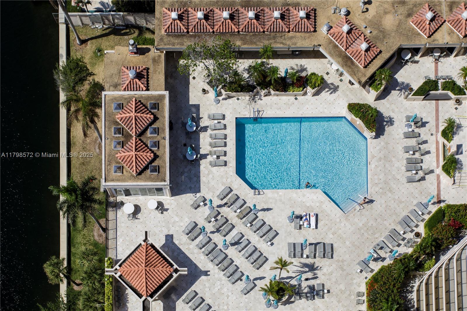 TURNBERRY ISLE SOUTH COND - Residential