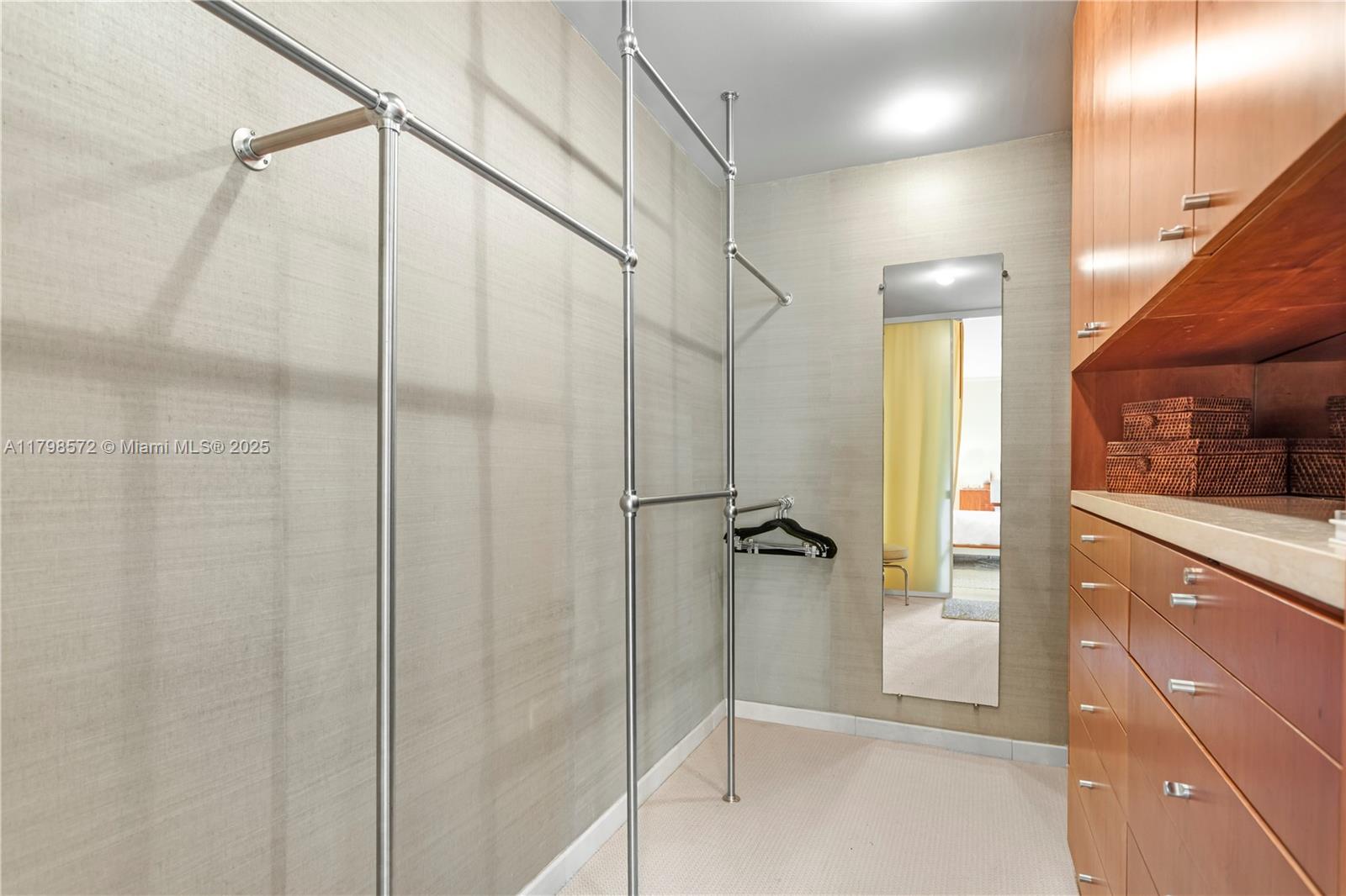 TURNBERRY ISLE SOUTH COND - Residential