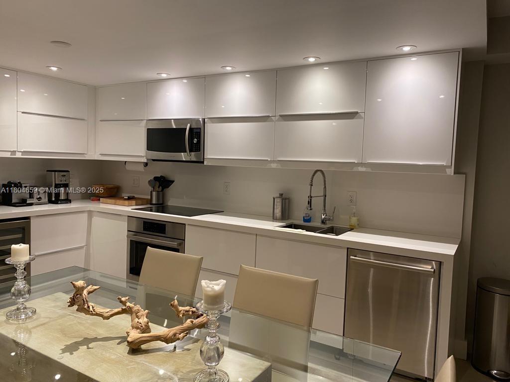 2301 Collins Ave 738, Miami Beach, Miami-Dade County, Florida - 1 Bedrooms  
2 Bathrooms - 