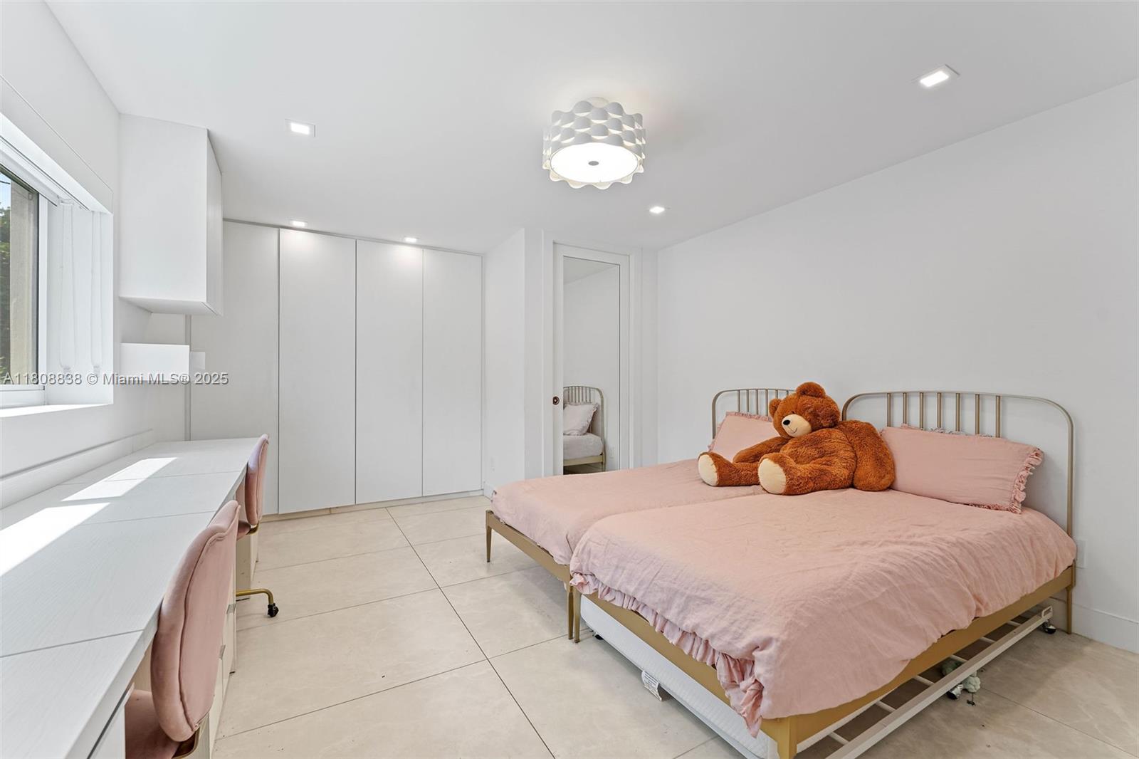 MID GOLF SUB 1ST ADDN - Residential Lease