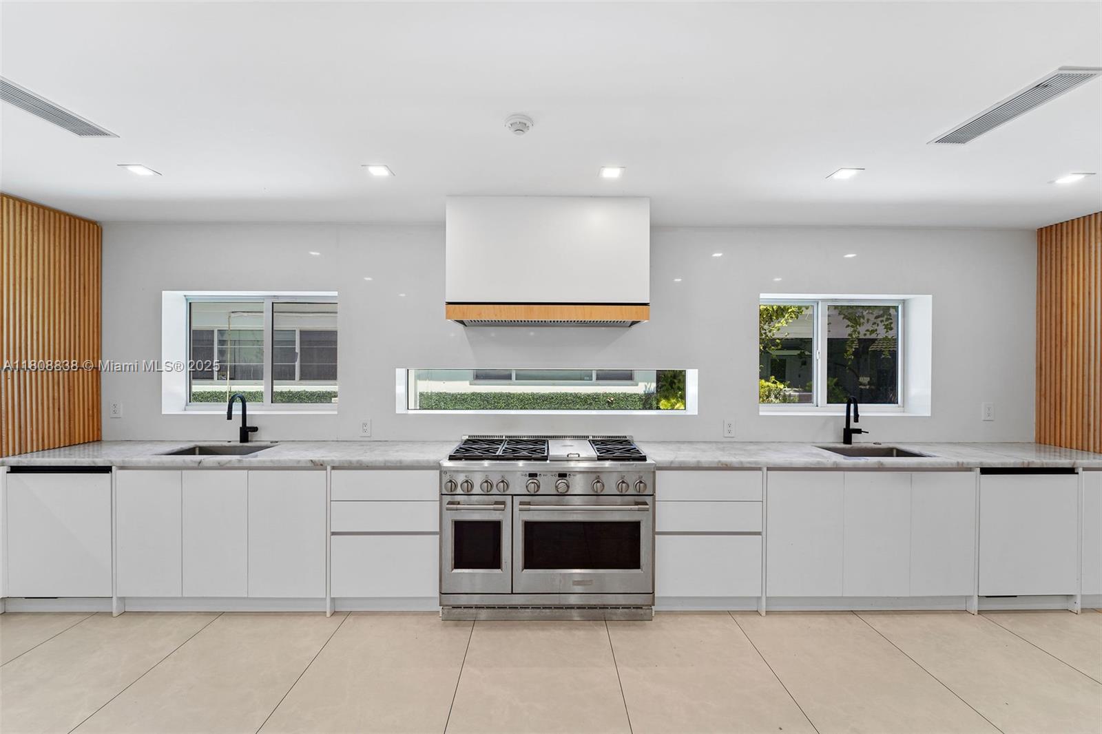 MID GOLF SUB 1ST ADDN - Residential Lease