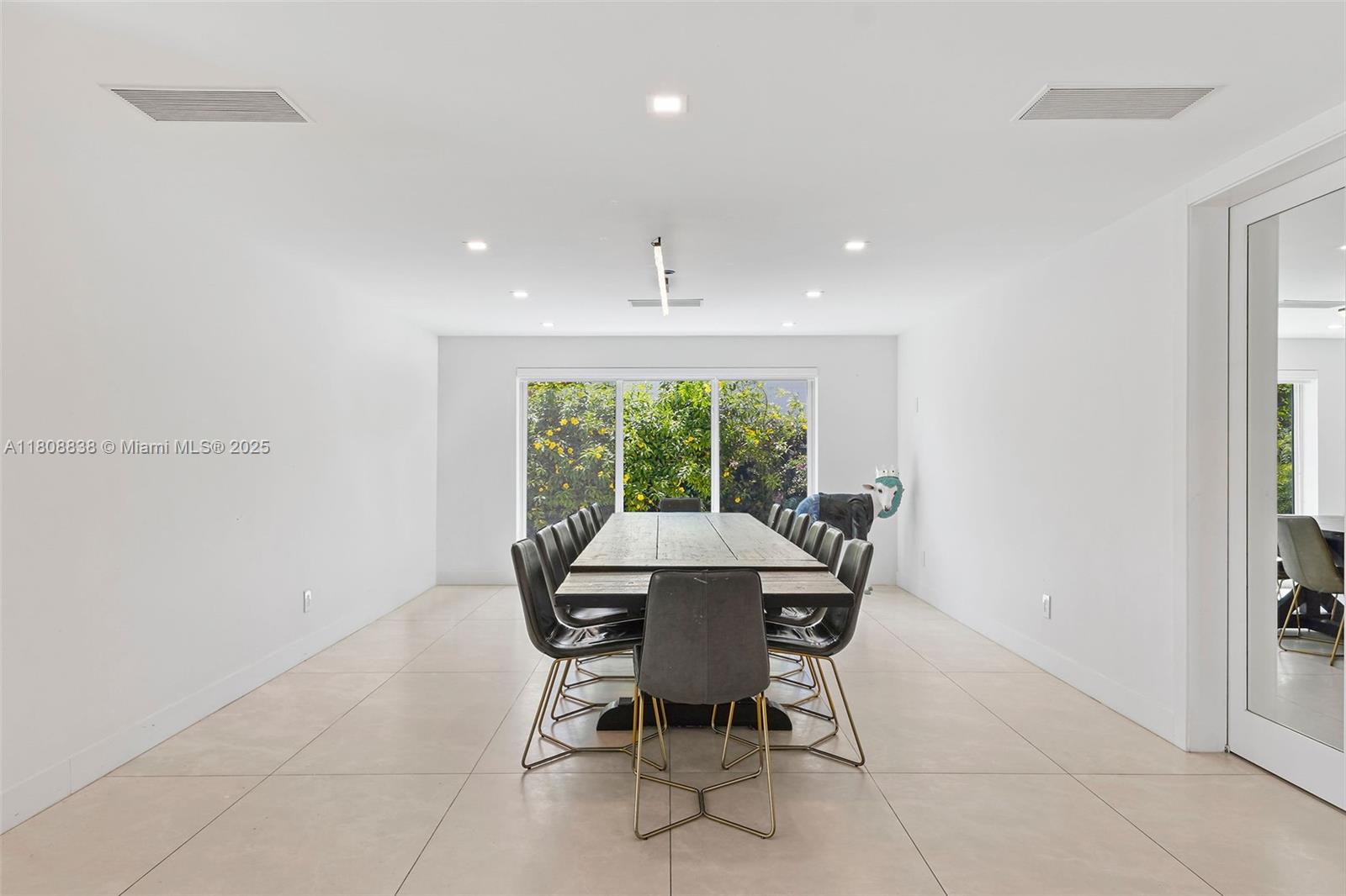 MID GOLF SUB 1ST ADDN - Residential Lease