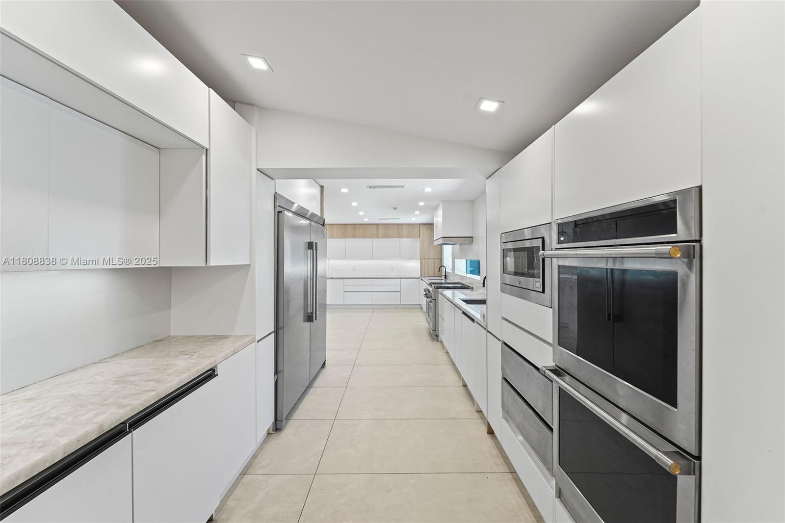 MID GOLF SUB 1ST ADDN - Residential Lease