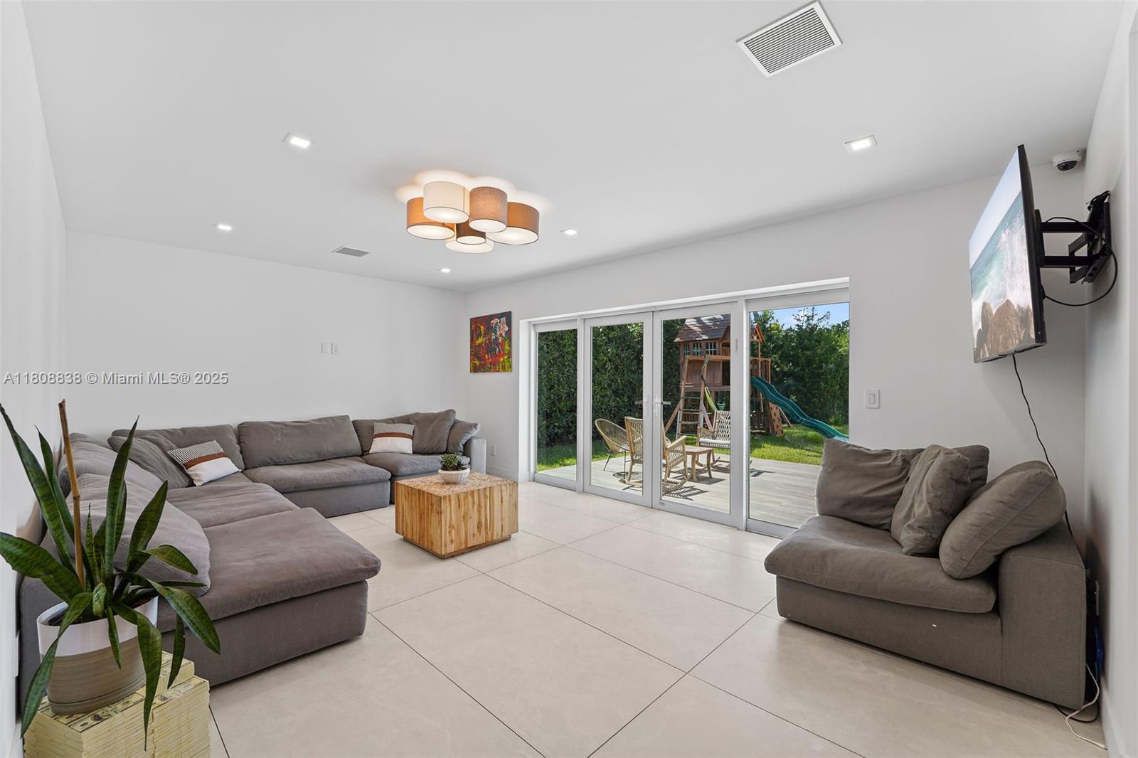 MID GOLF SUB 1ST ADDN - Residential Lease