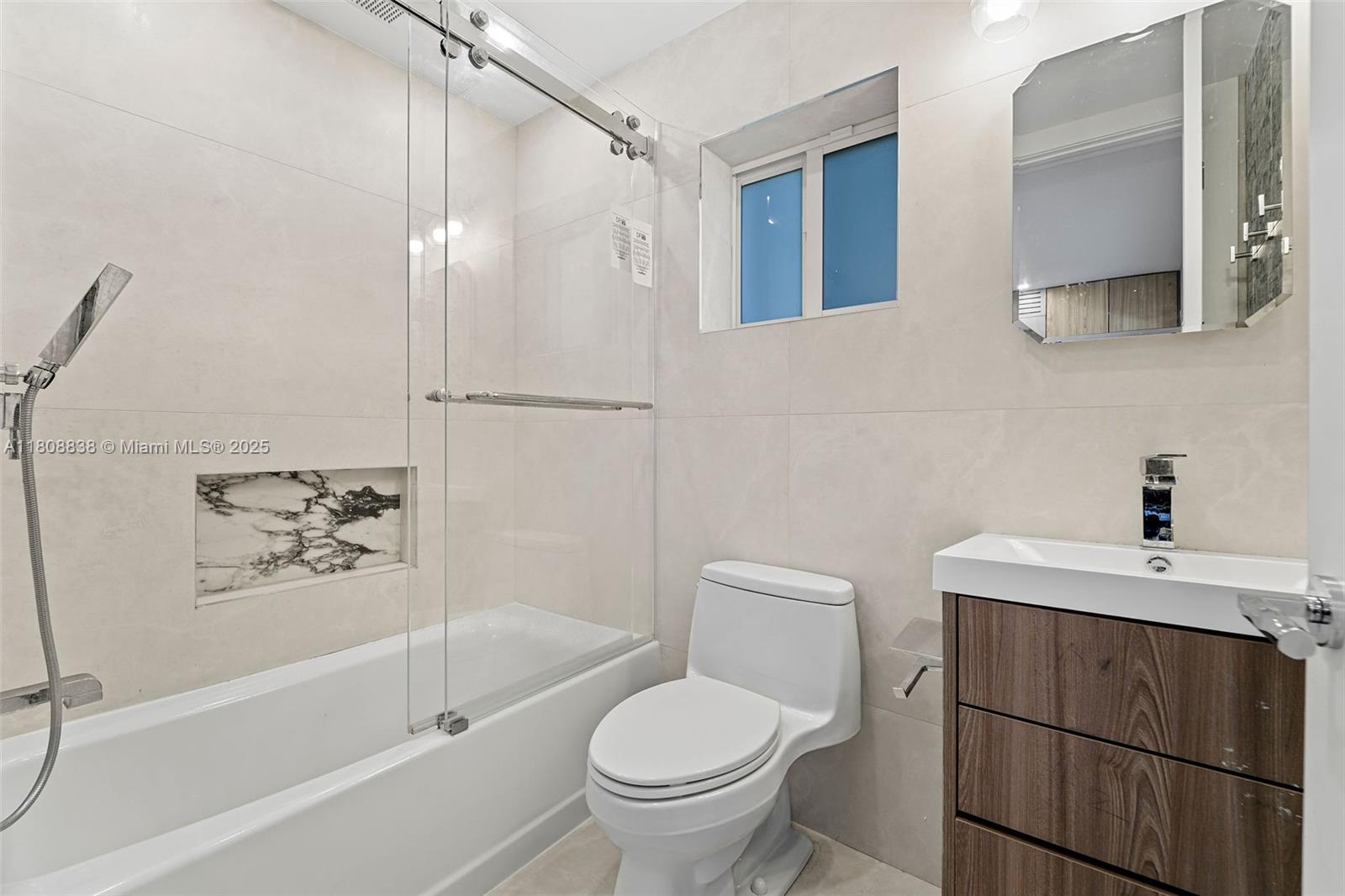 MID GOLF SUB 1ST ADDN - Residential Lease