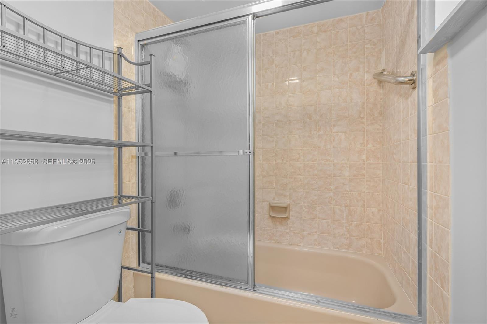 KING RICHARD CONDO - Residential Lease