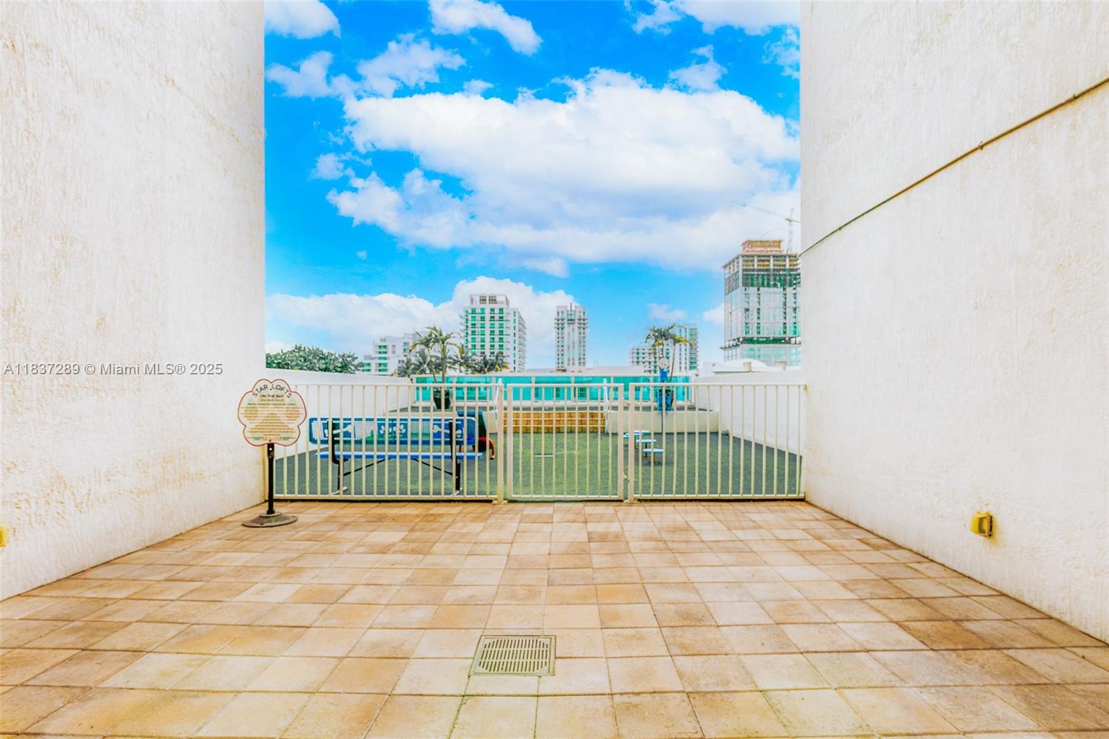 STAR LOFTS ON THE BAY CON - Residential