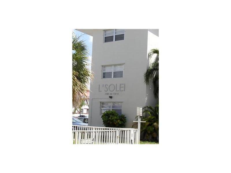 GREAT 1BED/1BATH.PARKING ASSING INCLUDED !!! WALKING DISTANCE TO BEACH ABOUT 1 MILE,ACROSS THE STREET FROM GOLFSTREAM CASINO,CLOSE TO SHOPPING CENTERS, RESTAURANTS, PARKS, WALTMART AND MORE. NO LOBBY, COME & GO AS YOU PLEASE. PRIVATE PARKING, BEAUTIFUL PO OL.