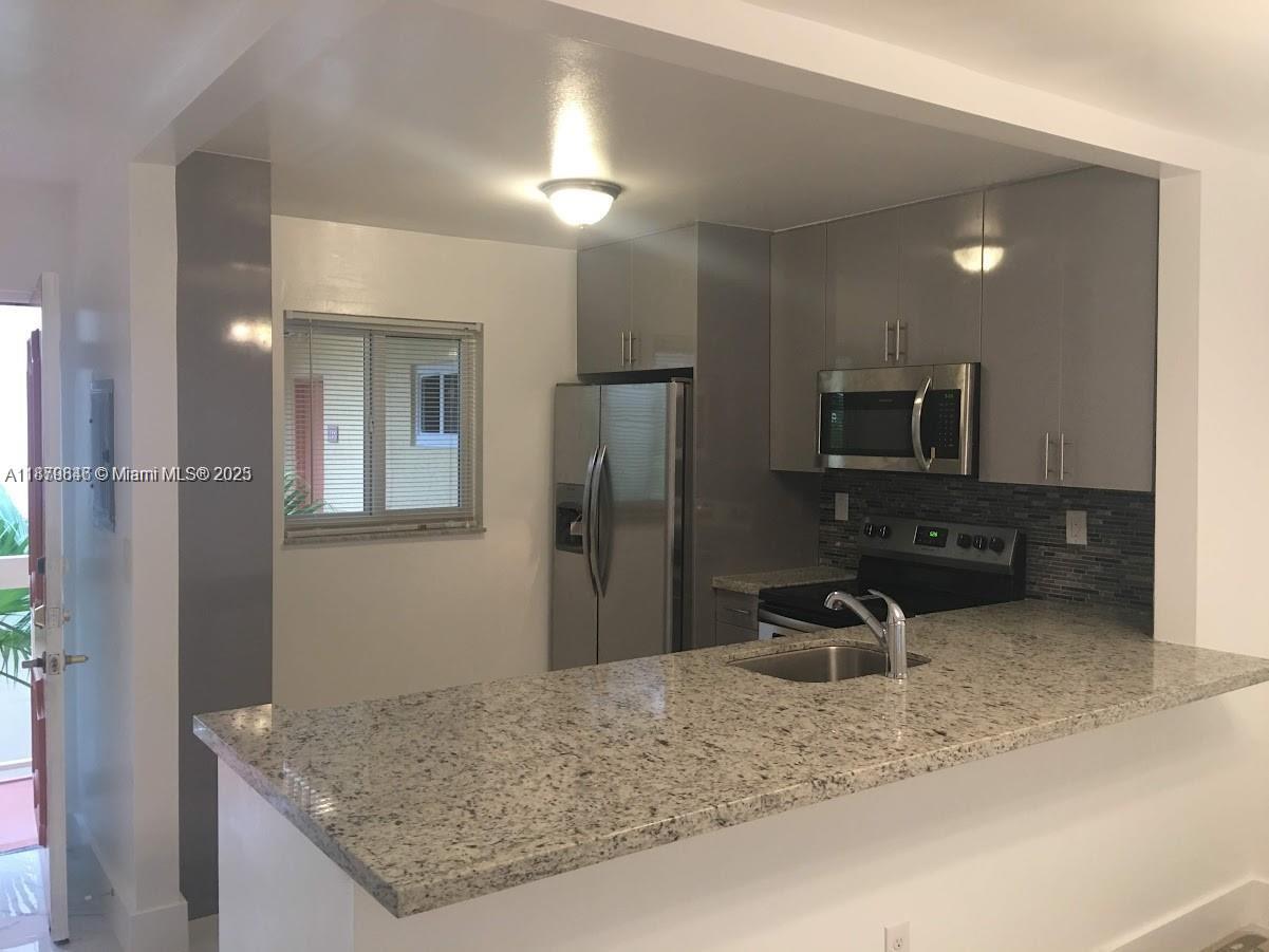 VILLAGE OF KINGS CREEK CO - Residential Lease