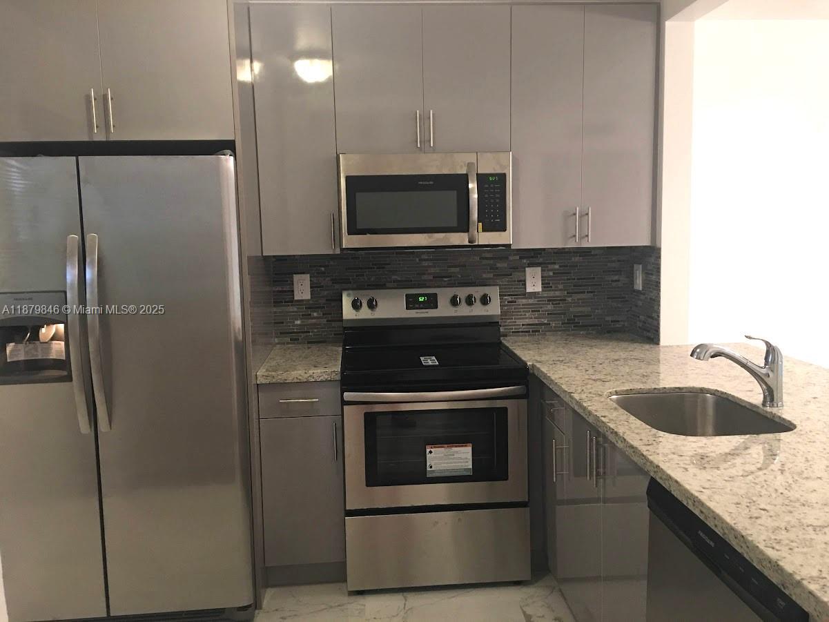 VILLAGE OF KINGS CREEK CO - Residential Lease