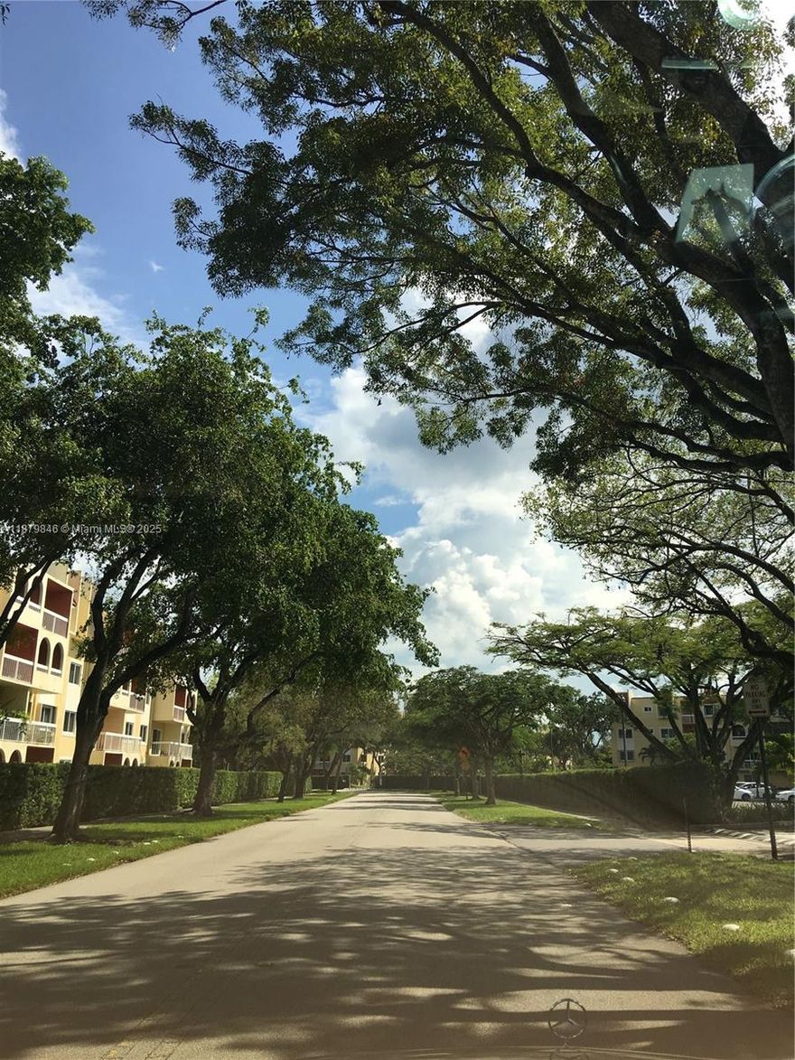 This Unit is a piece of art... COMPLETELY remodeled!!! Open Kitchen concept into living and dining room area. Granite, top of the line stainless steel applicances, The floors are 24x24 gorgeous porcelain floors. Popcorn all style ceilings were REMOVED!!!Plenty closet space.Complex offers four swimmings pools, racketball and tennis courts, fuklky equiped gyms. Plenty of parking for residents and for guest. Close to Dadeland mall, publix, restaurants etc.
Call listing agent for an easy showing.