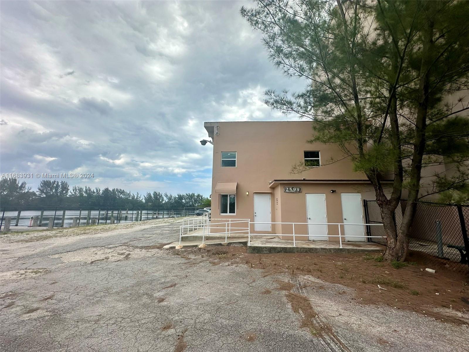 2599 NW 37th Ave