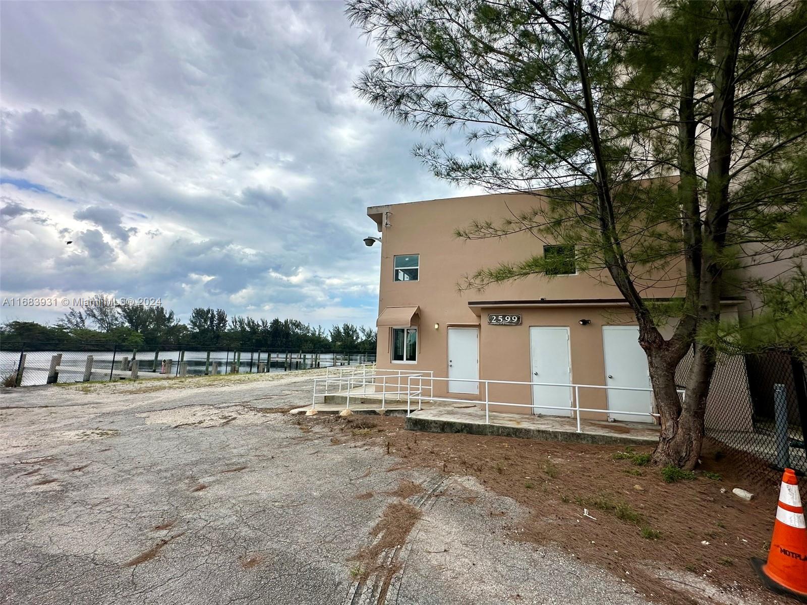 2599 NW 37th Ave