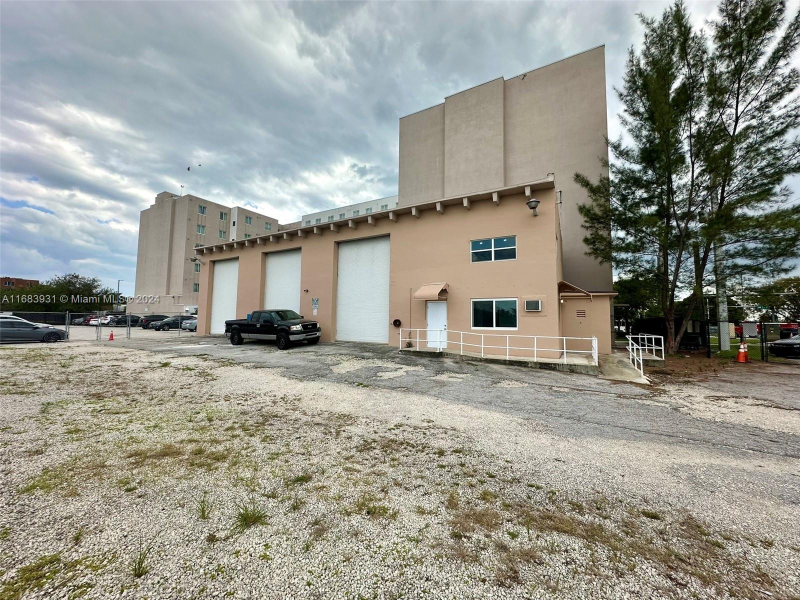 2599 NW 37th Ave