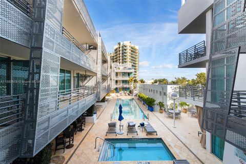 Condominium in Miami Beach FL 1437 Collins Ave.jpg
