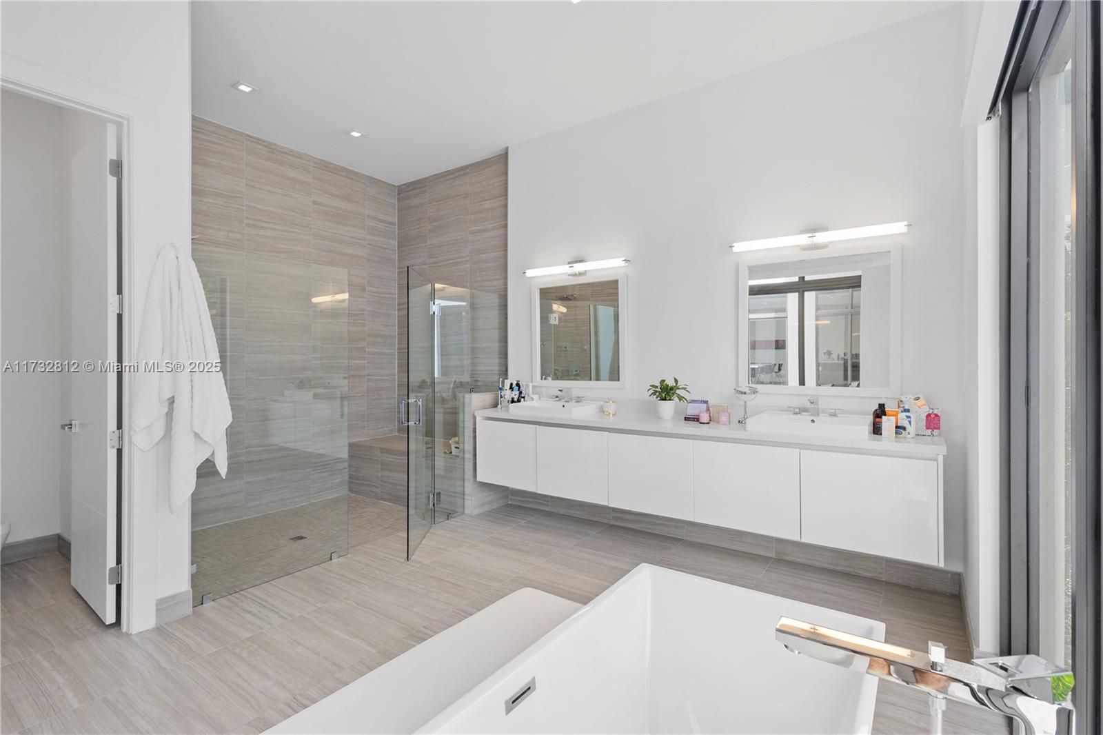 WESTON ESTATES - Residential