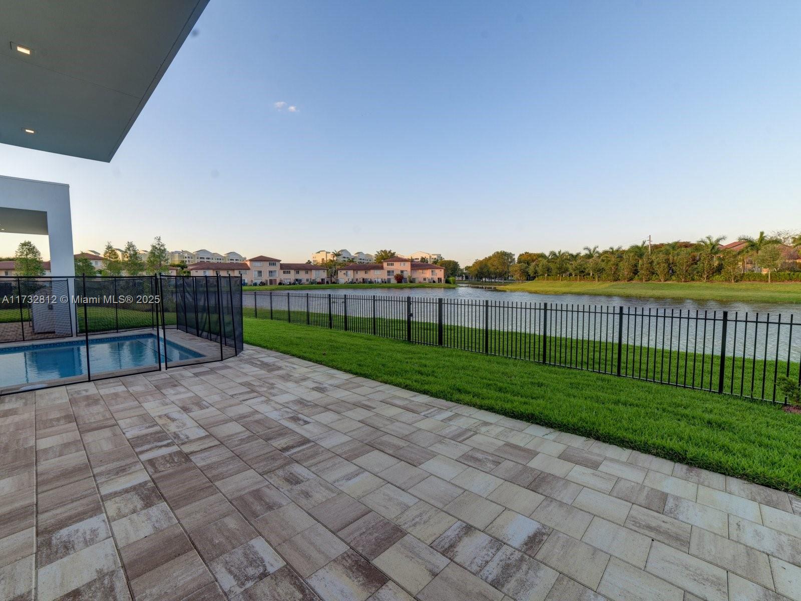 WESTON ESTATES - Residential