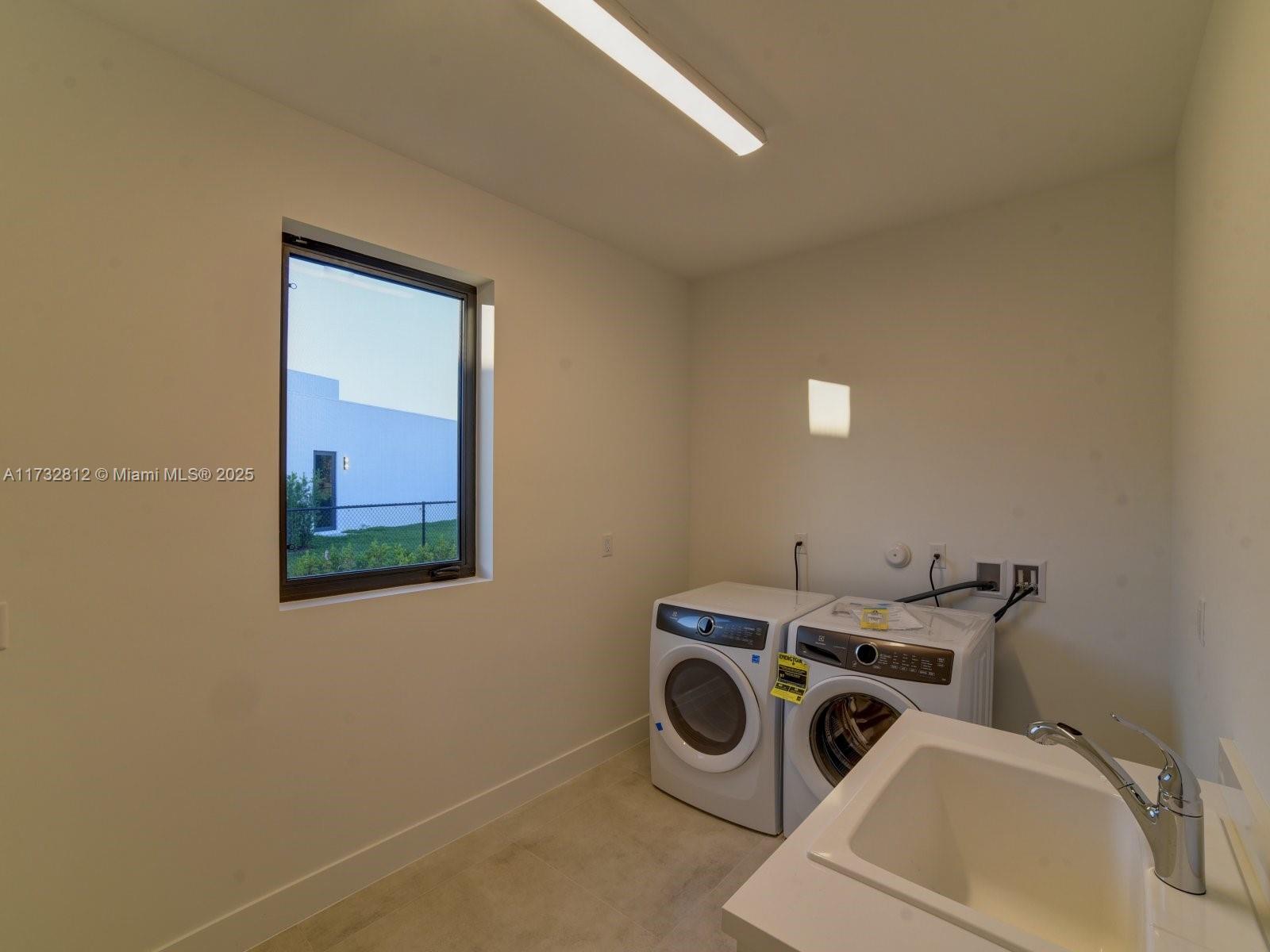 WESTON ESTATES - Residential
