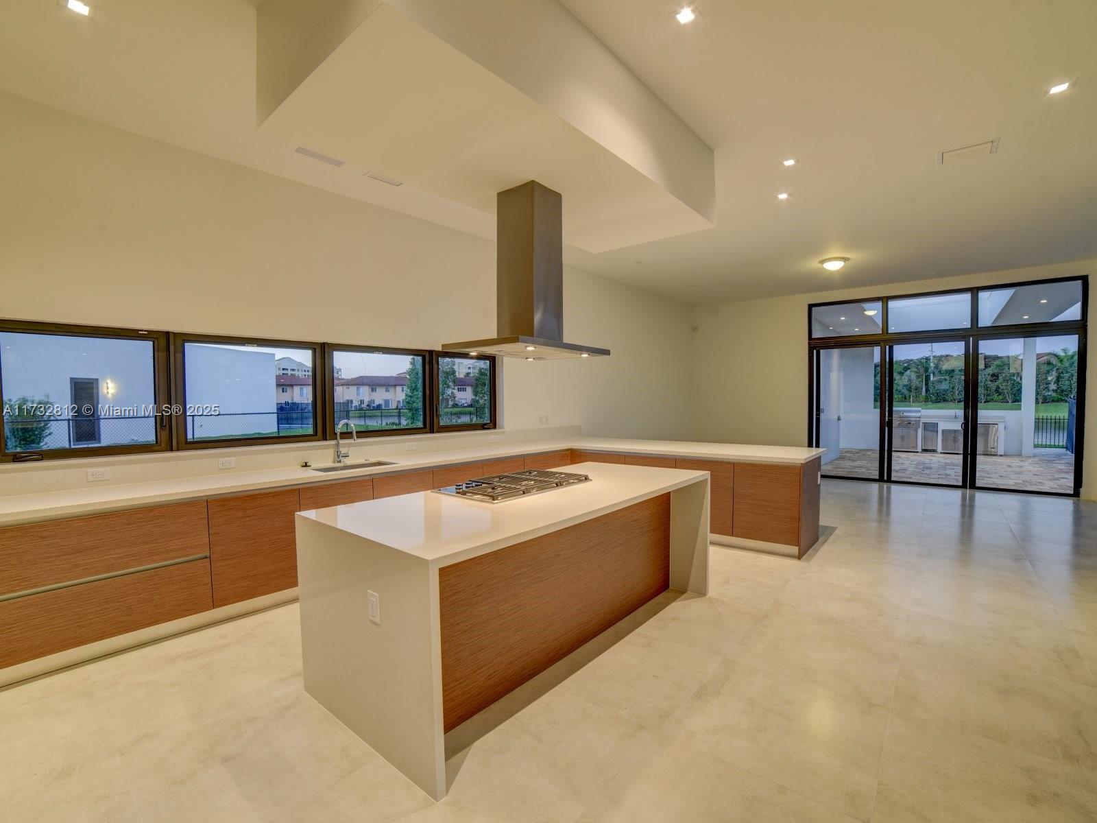 WESTON ESTATES - Residential