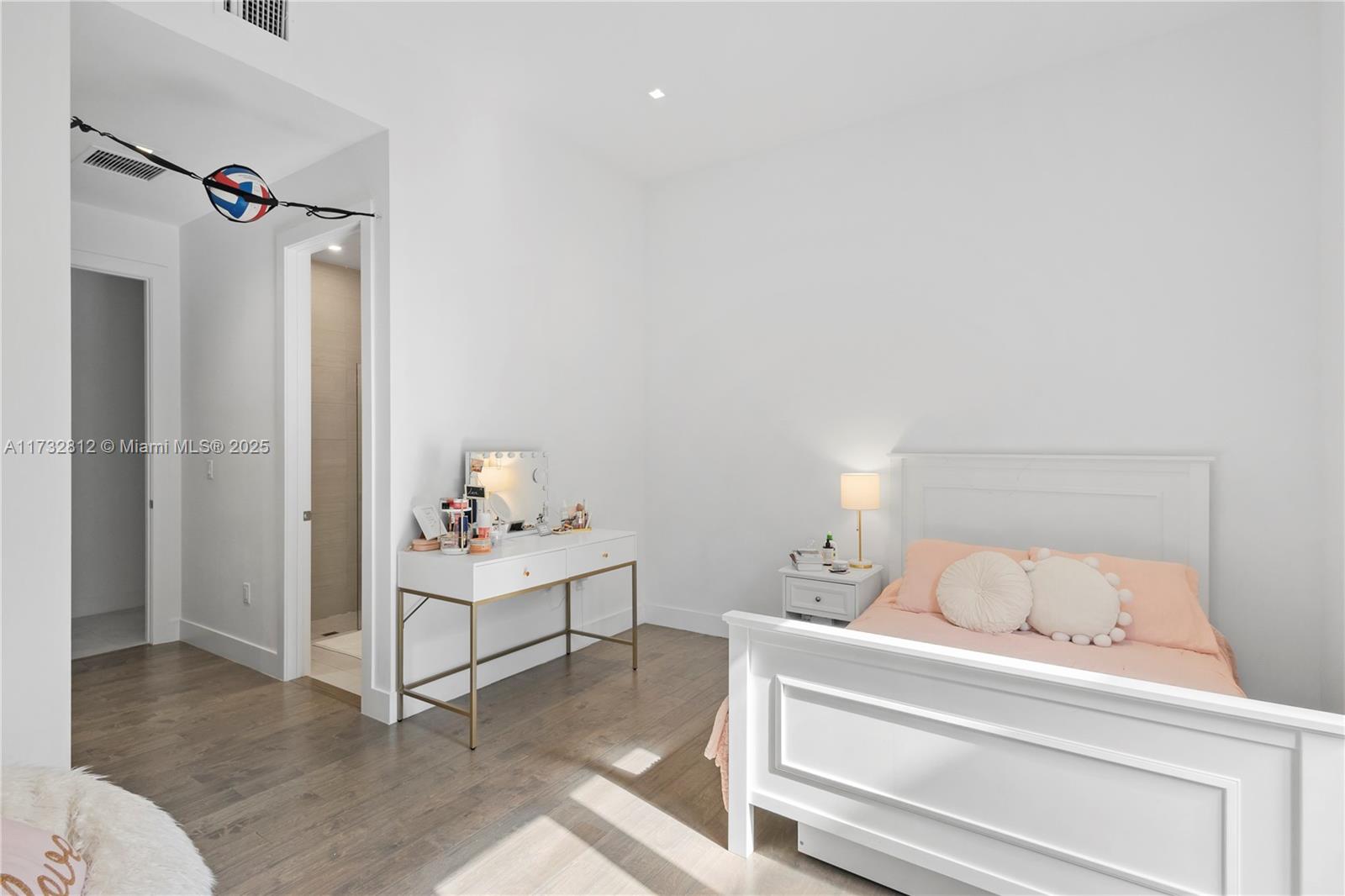 WESTON ESTATES - Residential