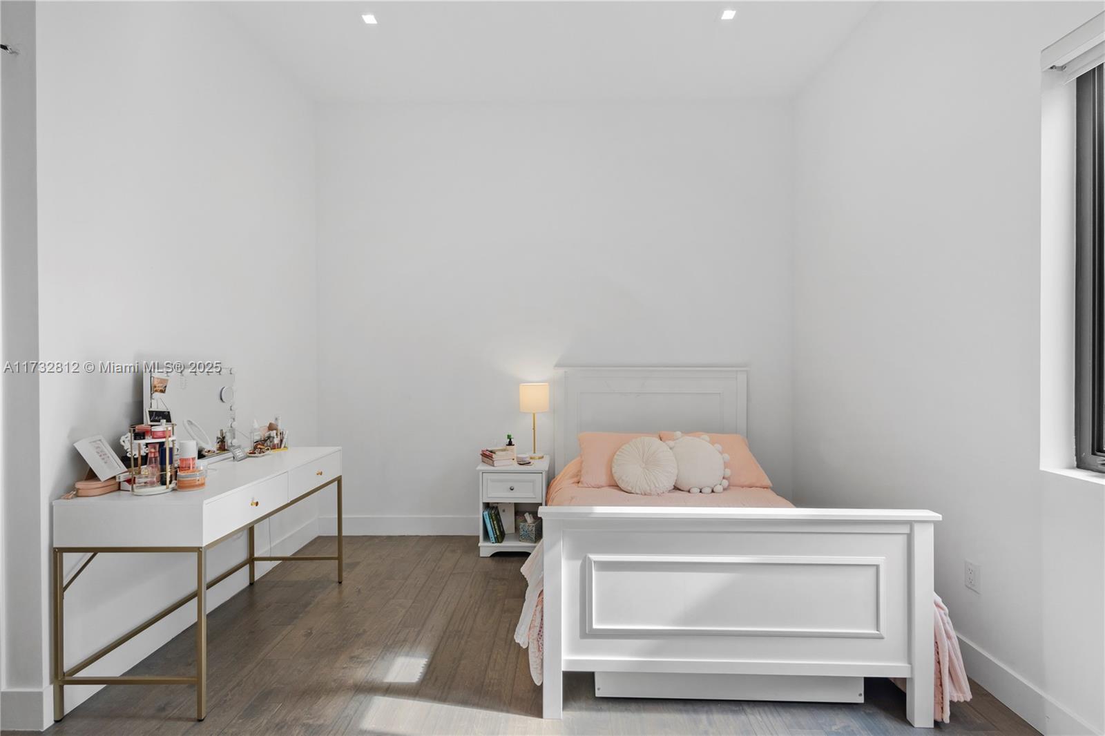WESTON ESTATES - Residential