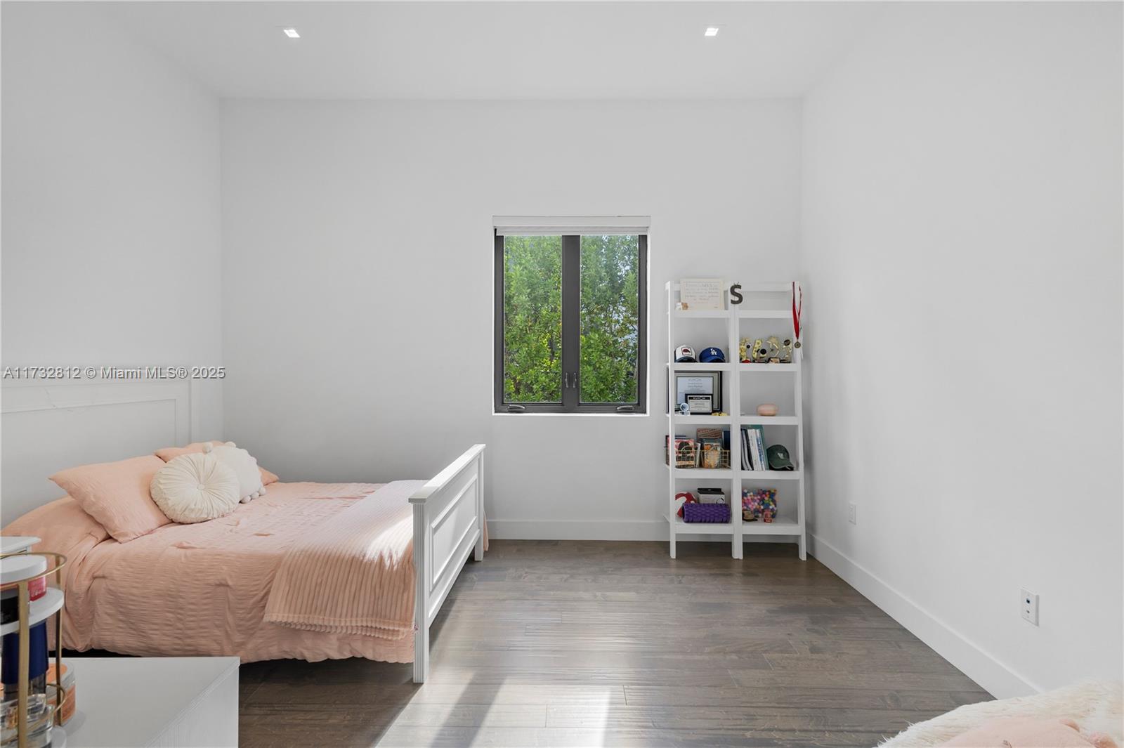 WESTON ESTATES - Residential