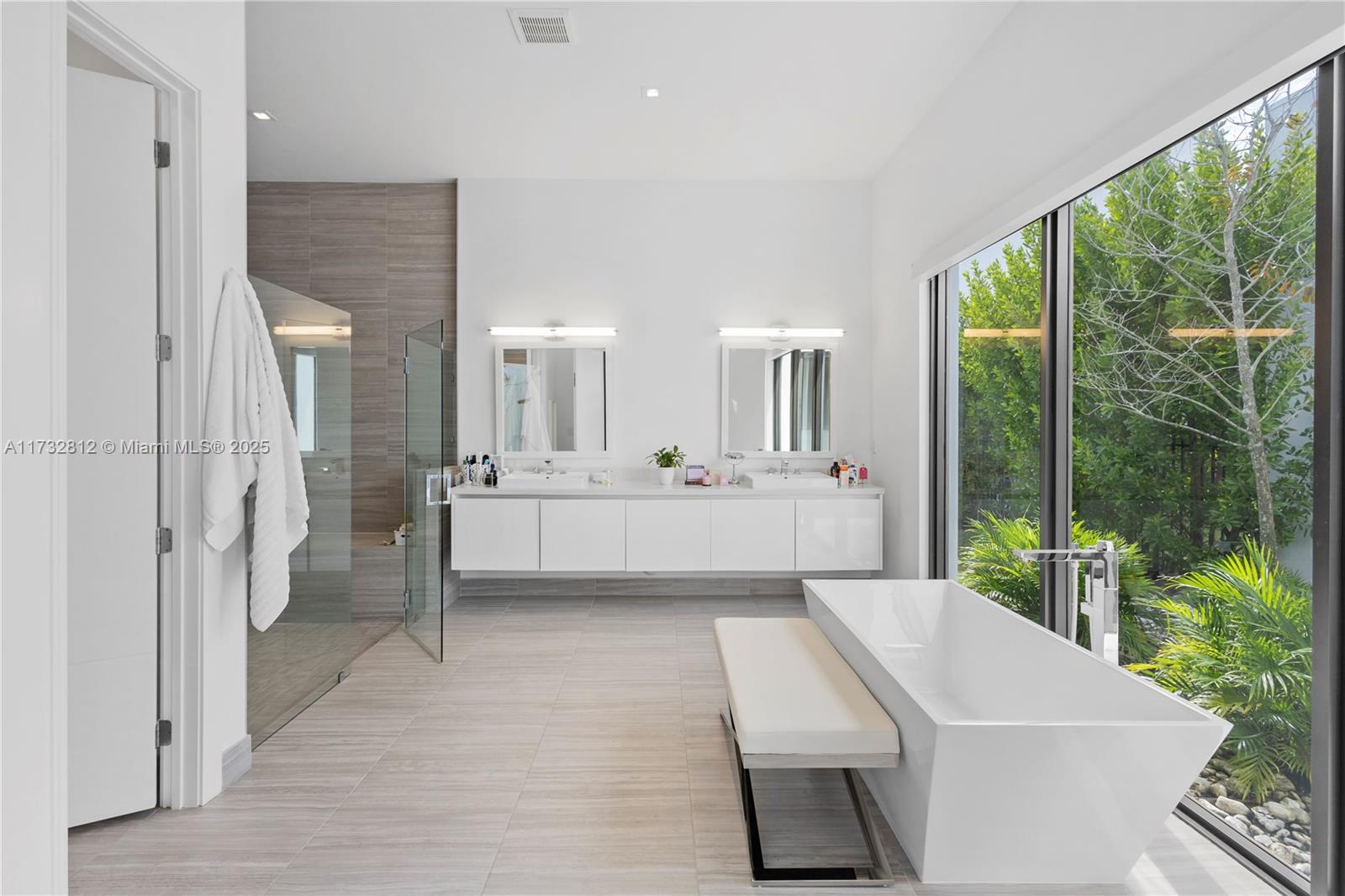 WESTON ESTATES - Residential