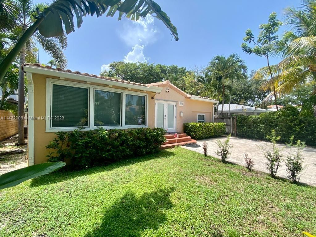Photo of 627 NE 15th Ave, Fort Lauderdale, FL 33304 (MLS # A11422906)