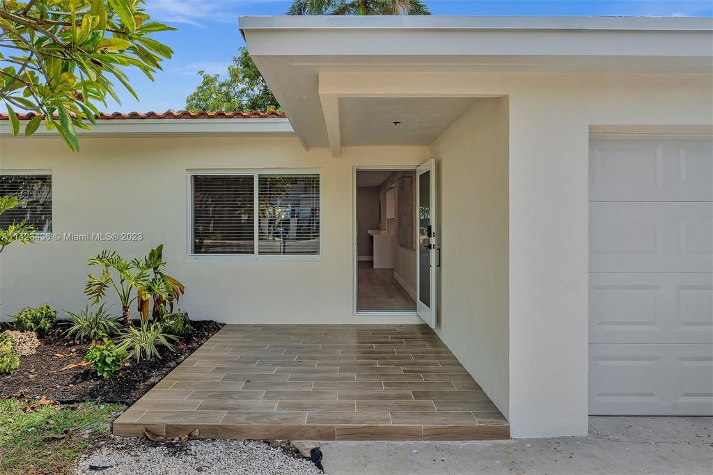 Photo of 416 SW 15th St, Fort Lauderdale, FL 33315 (MLS # A11423436)