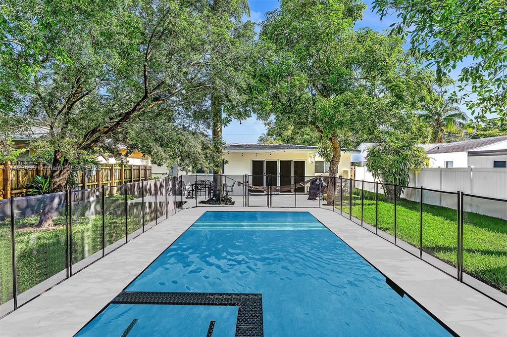 Photo of 416 SW 15th St, Fort Lauderdale, FL 33315 (MLS # A11423436)