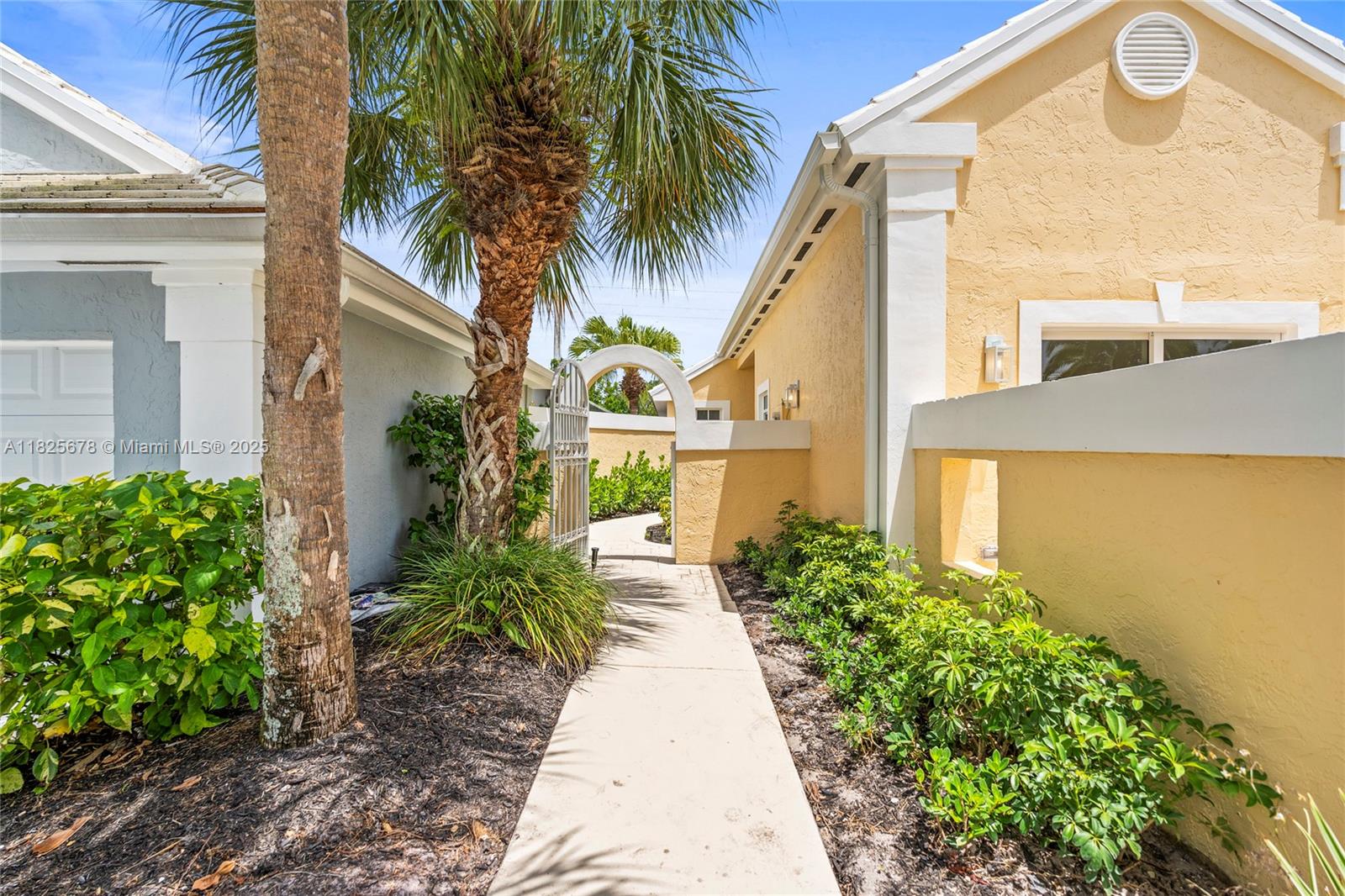 9047 Baybury Ln, West Palm Beach, FL, 33411/$685,000 3 9047 Baybury Ln