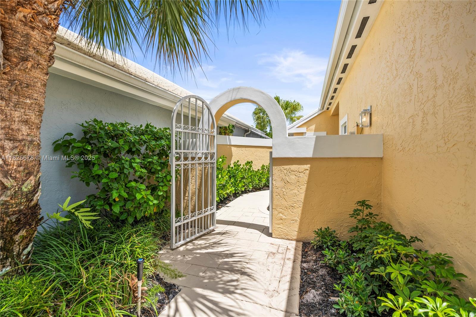 9047 Baybury Ln, West Palm Beach, FL, 33411/$685,000 4 9047 Baybury Ln
