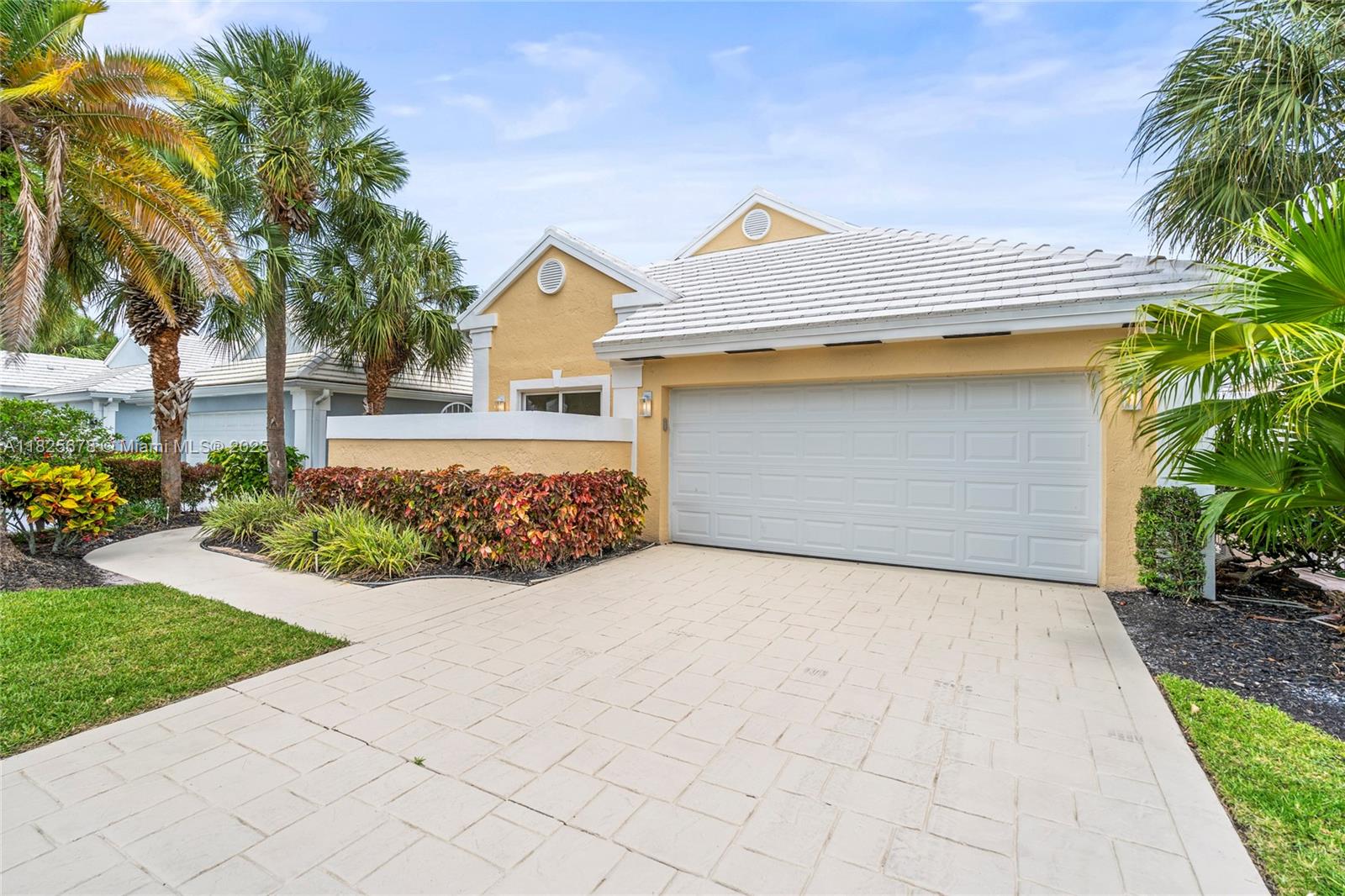 9047 Baybury Ln, West Palm Beach, FL, 33411/$685,000 2 9047 Baybury Ln