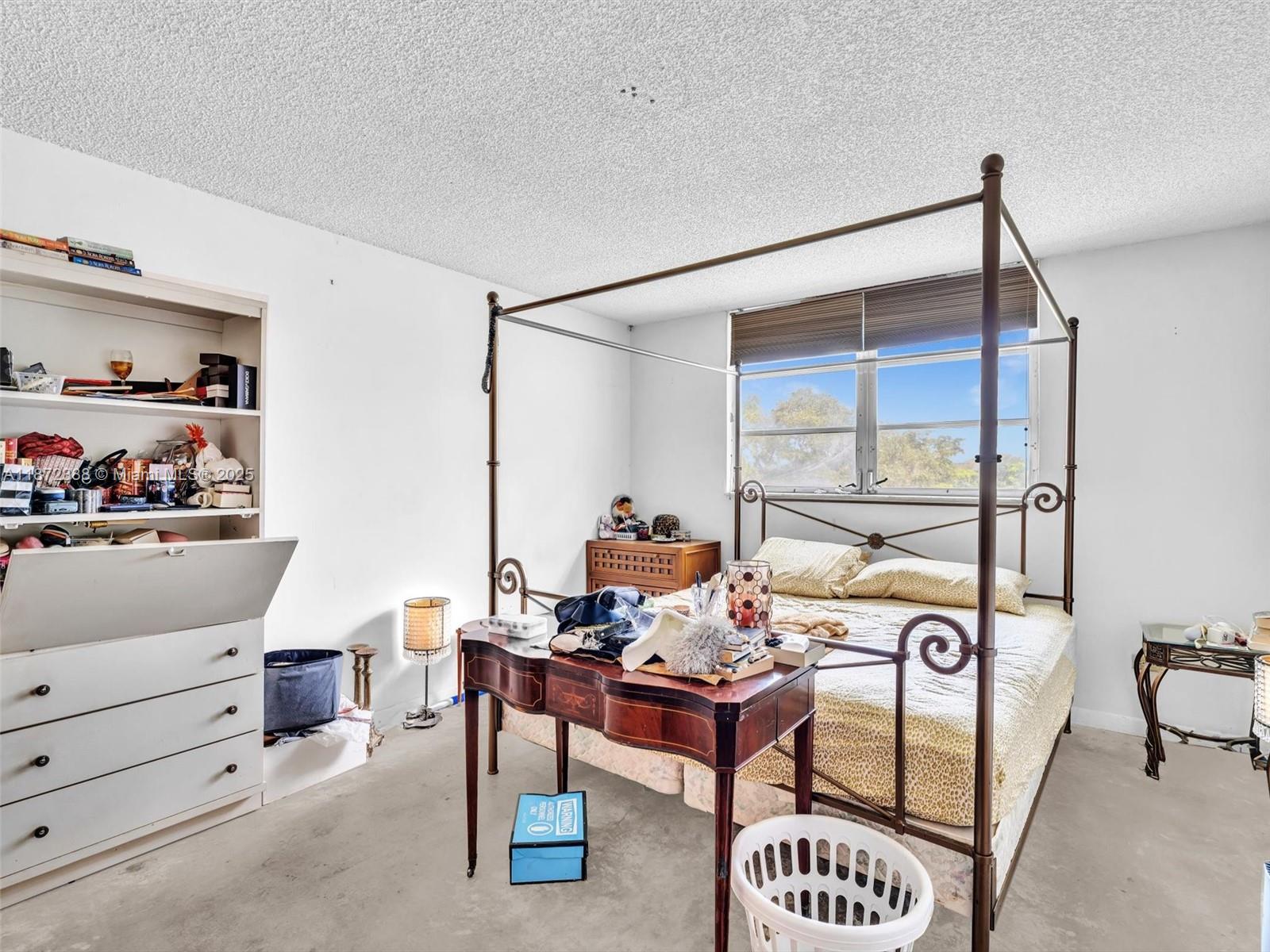 ROYAL OAKS CONDO - Residential
