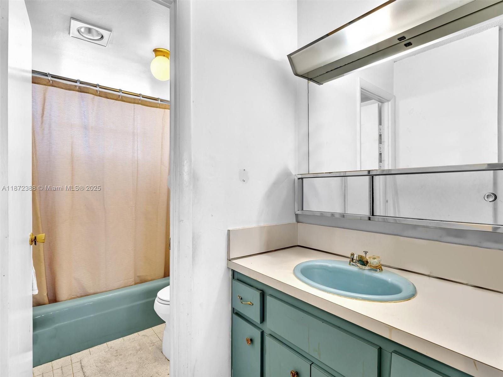 ROYAL OAKS CONDO - Residential