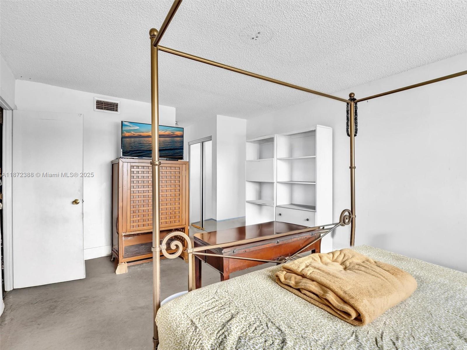 ROYAL OAKS CONDO - Residential