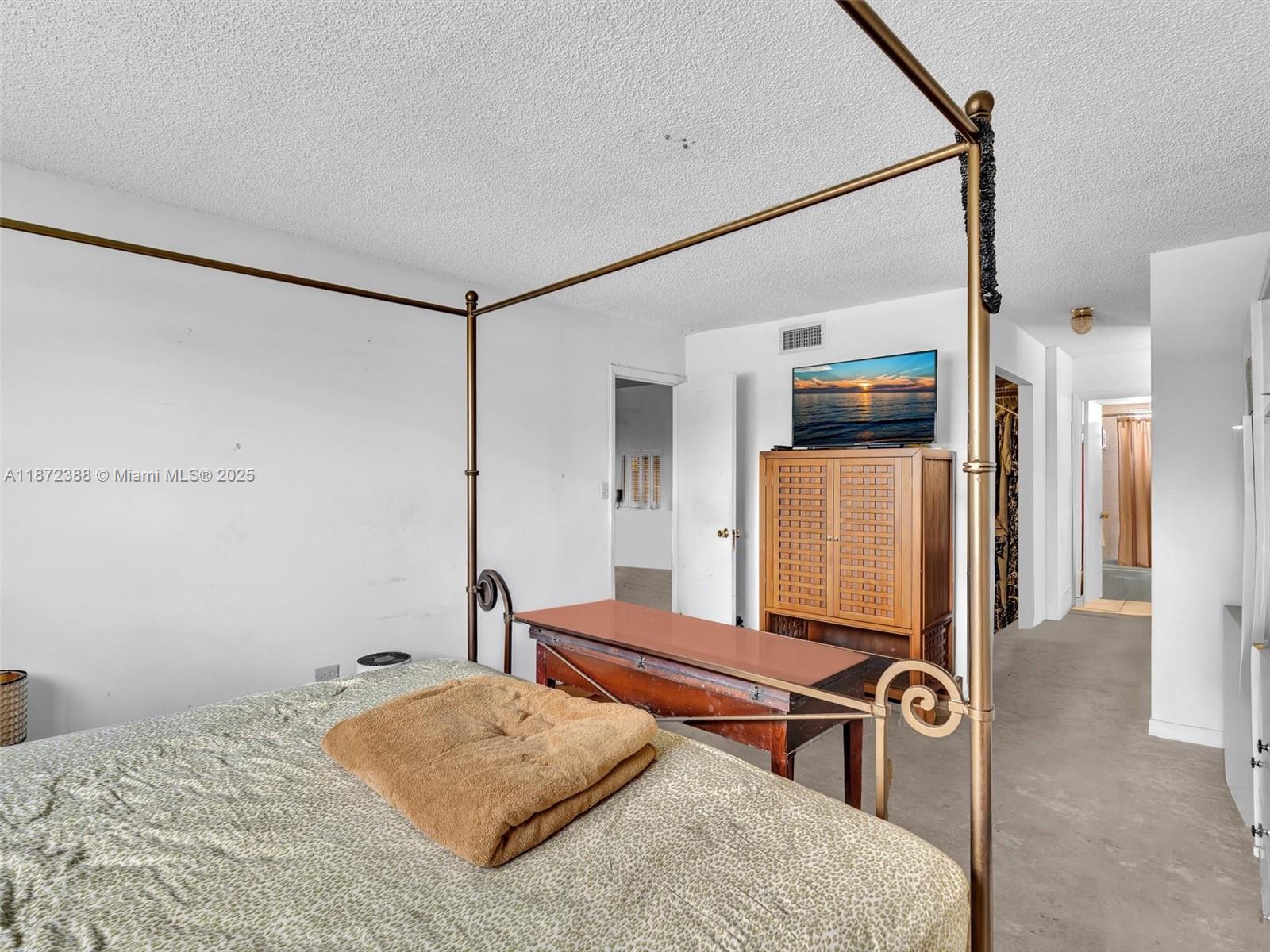 ROYAL OAKS CONDO - Residential
