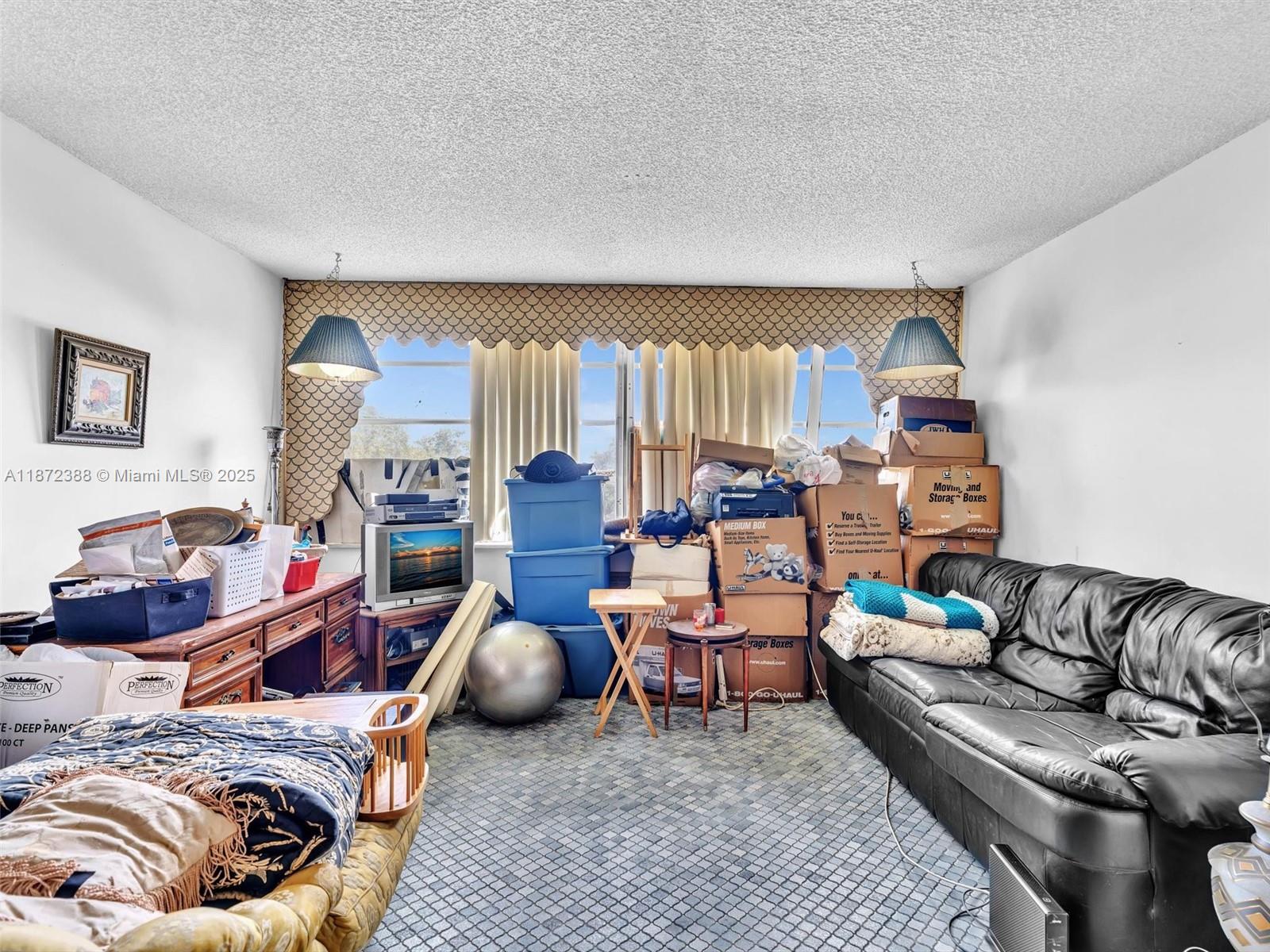 ROYAL OAKS CONDO - Residential