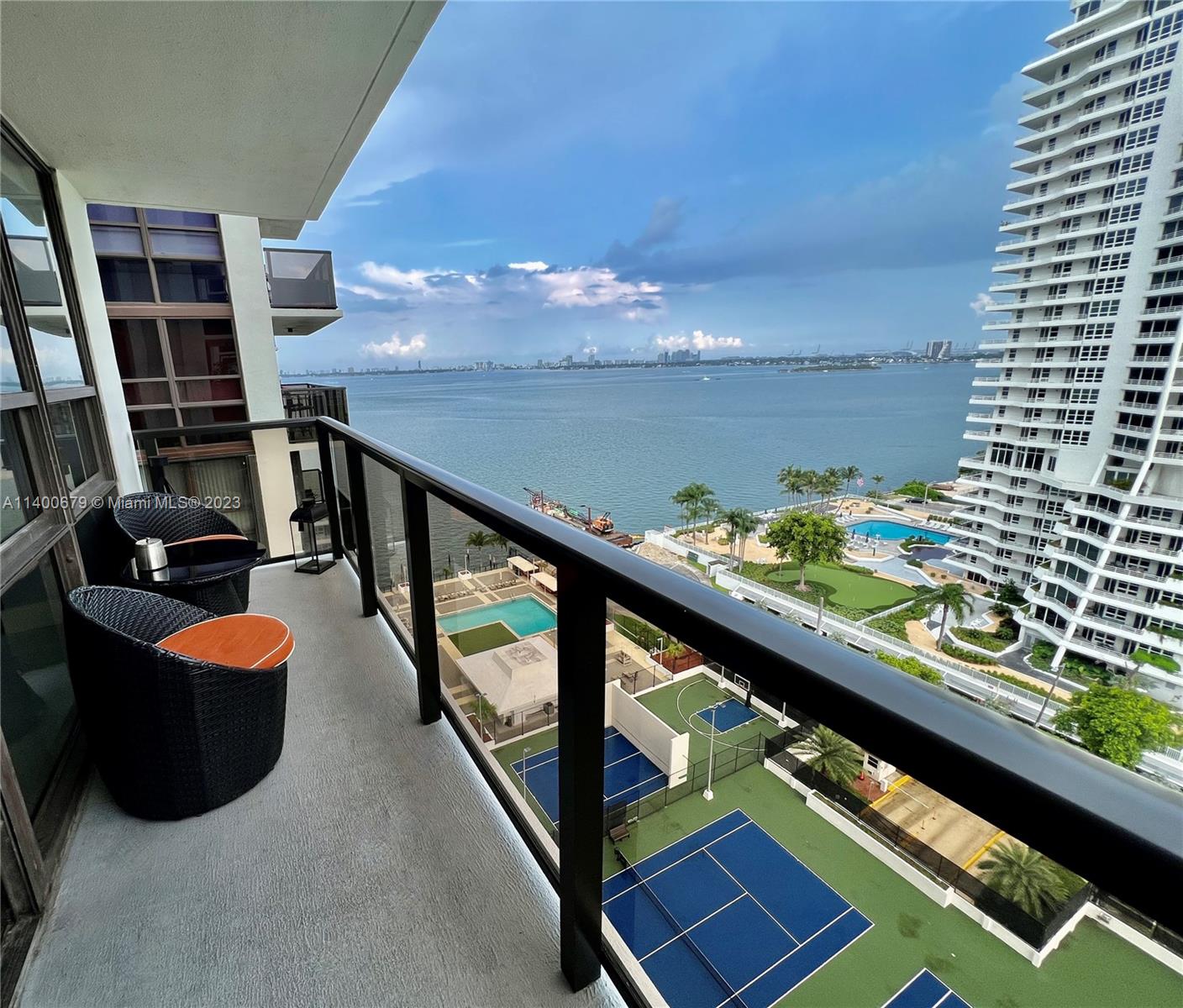 Amazing updated 2/2 at Chart Club with so many upgrades and details. Spacious, modern and functional. Brand new state of the art Refrigerator, Most efficient and latest Washer and dryer, wine cooler, super huge walk in closets. Huge Master Bedroom. Enchanting views to Biscayne Bay. Electric Window Treatments. Freshly painted. Look no more. Easy to show.