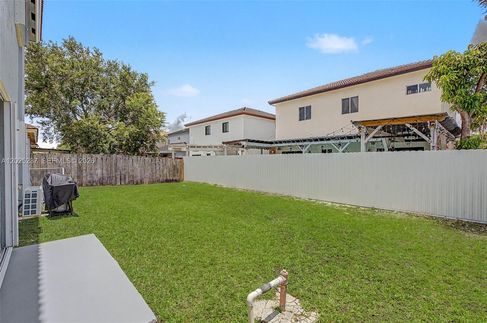 SANTA MONICA ESTATES - Residential