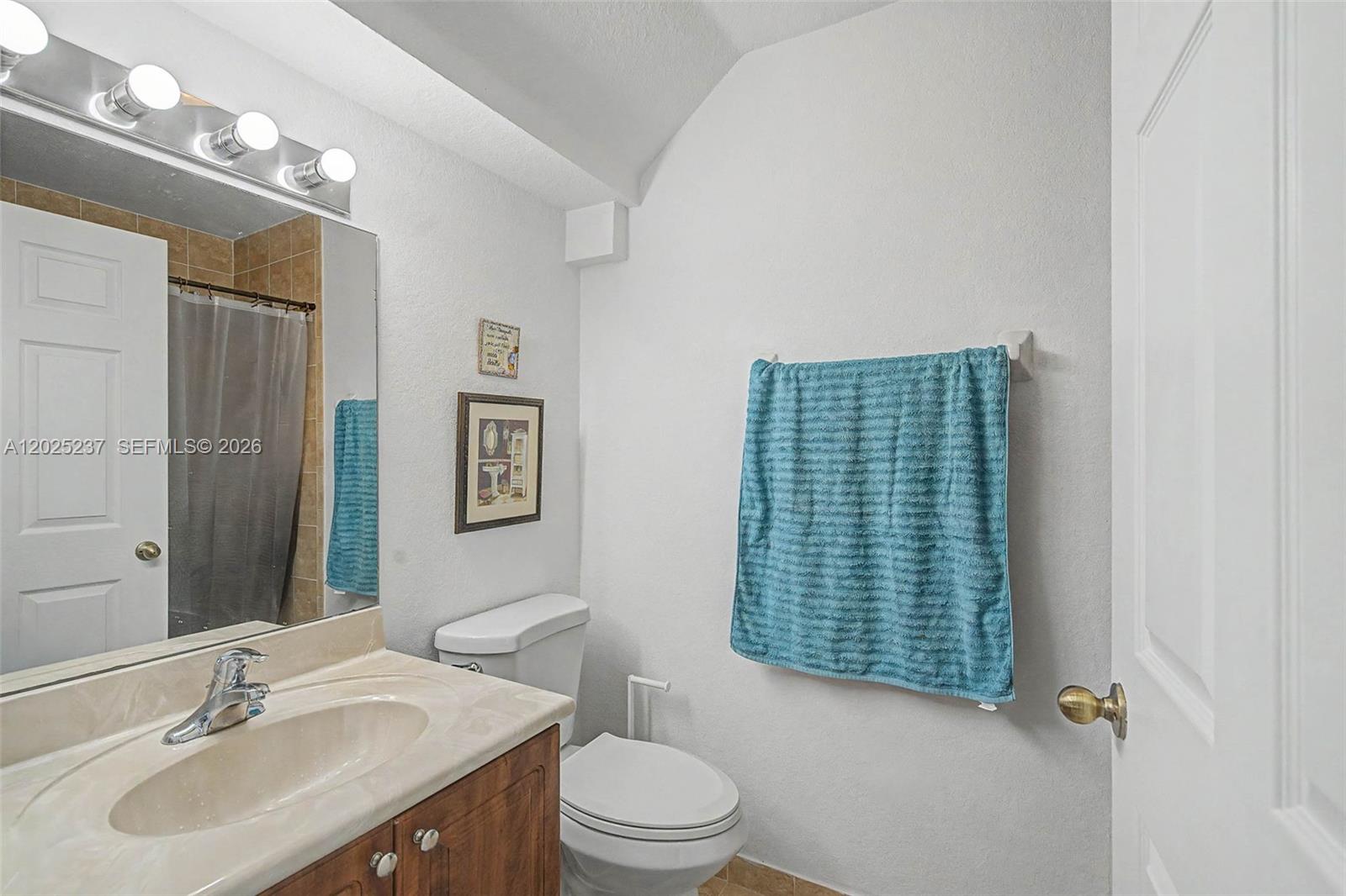SANTA MONICA ESTATES - Residential