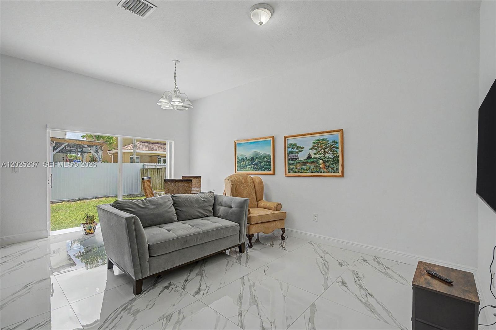 SANTA MONICA ESTATES - Residential