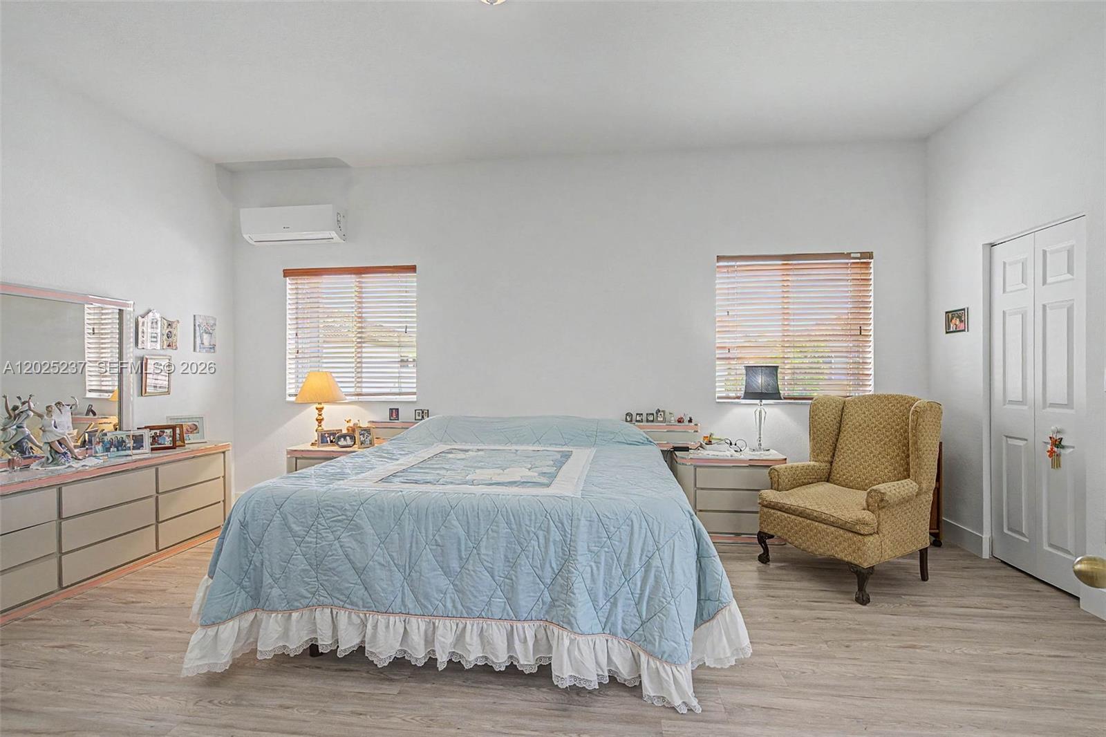 SANTA MONICA ESTATES - Residential