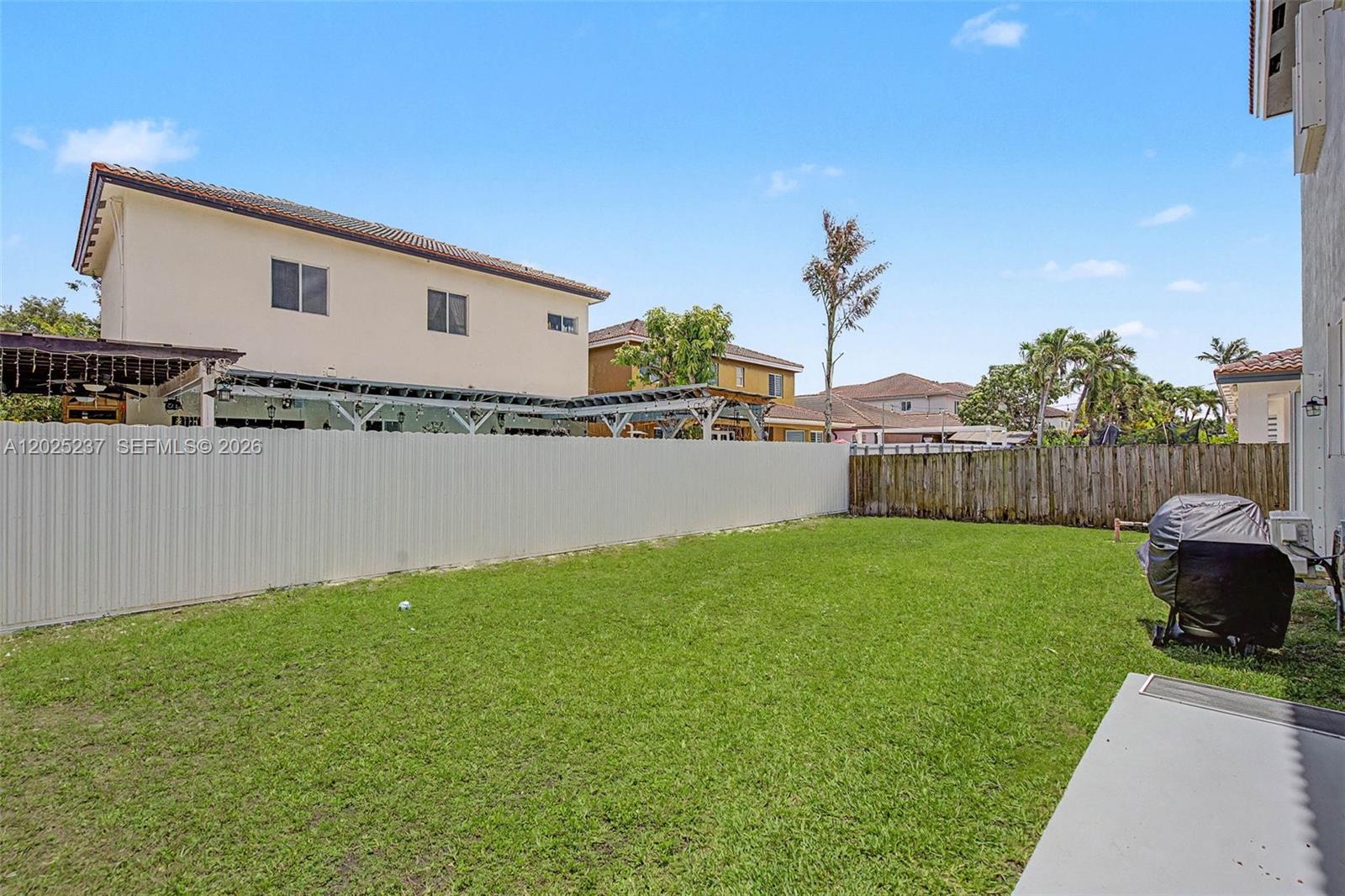 SANTA MONICA ESTATES - Residential