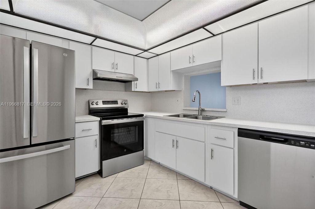 Photo of 421 NE 14th Ave #608, Hallandale Beach, FL 33009 (MLS # A11966817)