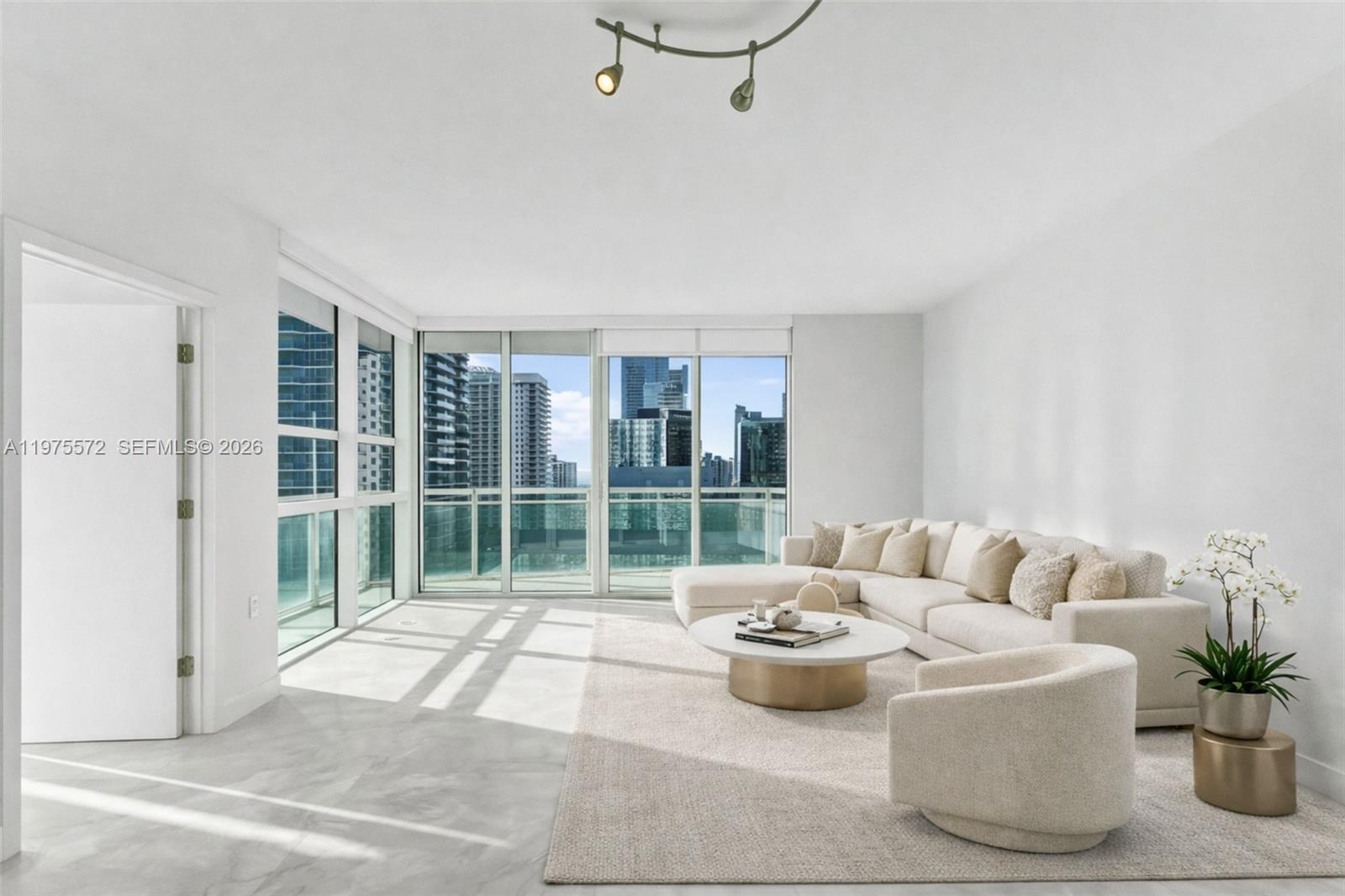 THE PLAZA 901 BRICKELL CO - Residential Lease