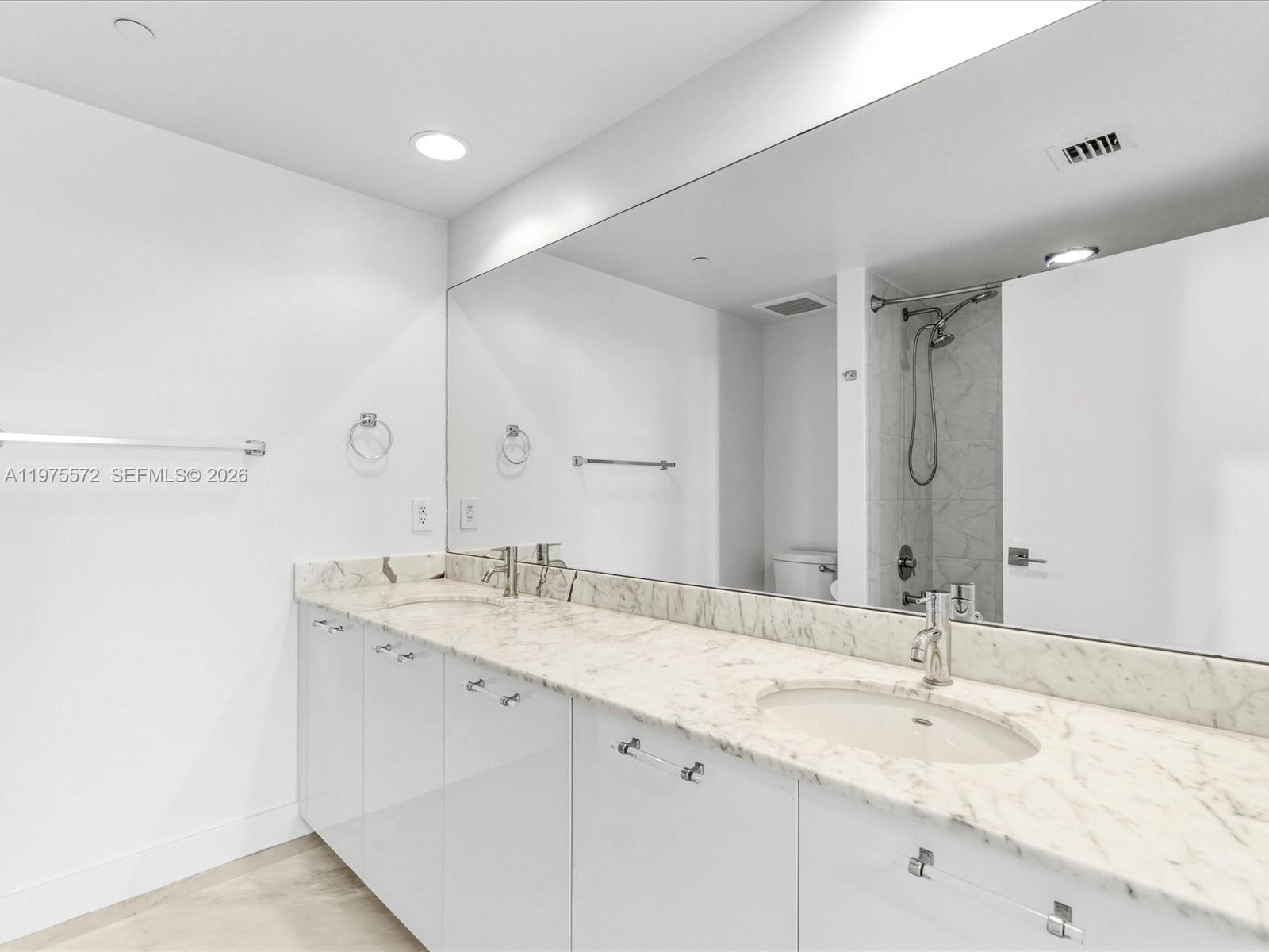 THE PLAZA 901 BRICKELL CO - Residential Lease