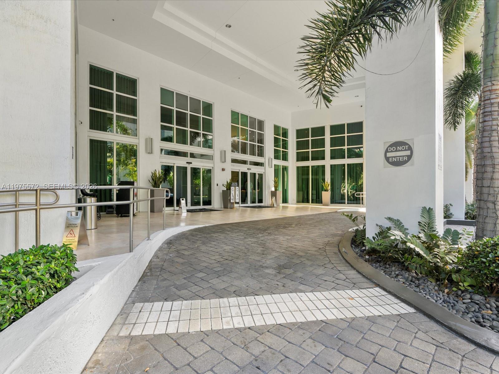 THE PLAZA 901 BRICKELL CO - Residential Lease